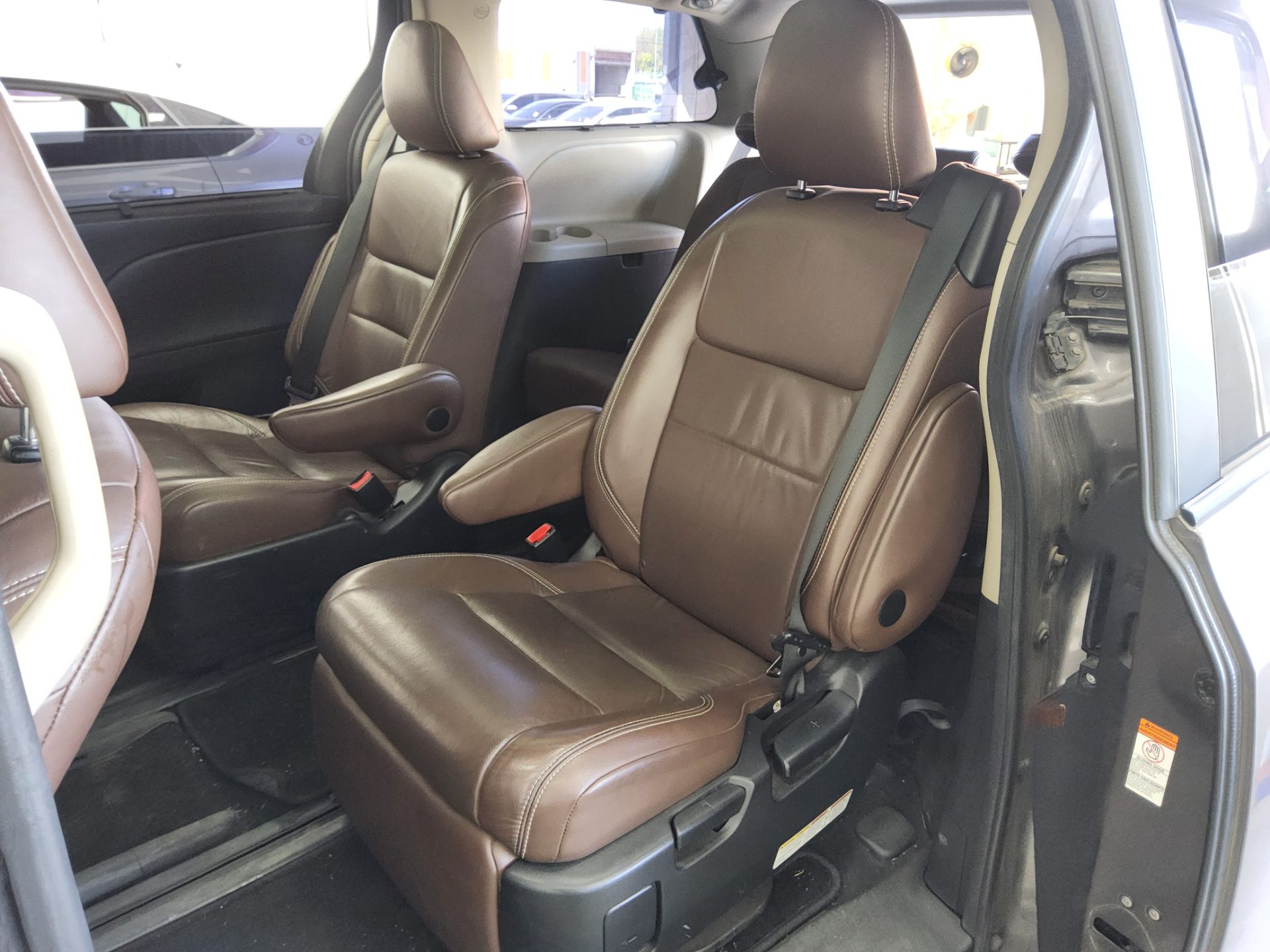 تويوتا سيينا 2016 - صورة 11