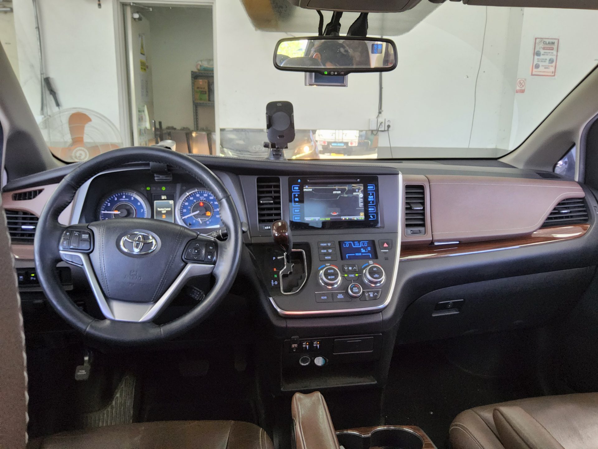 تويوتا سيينا 2016 - صورة 10