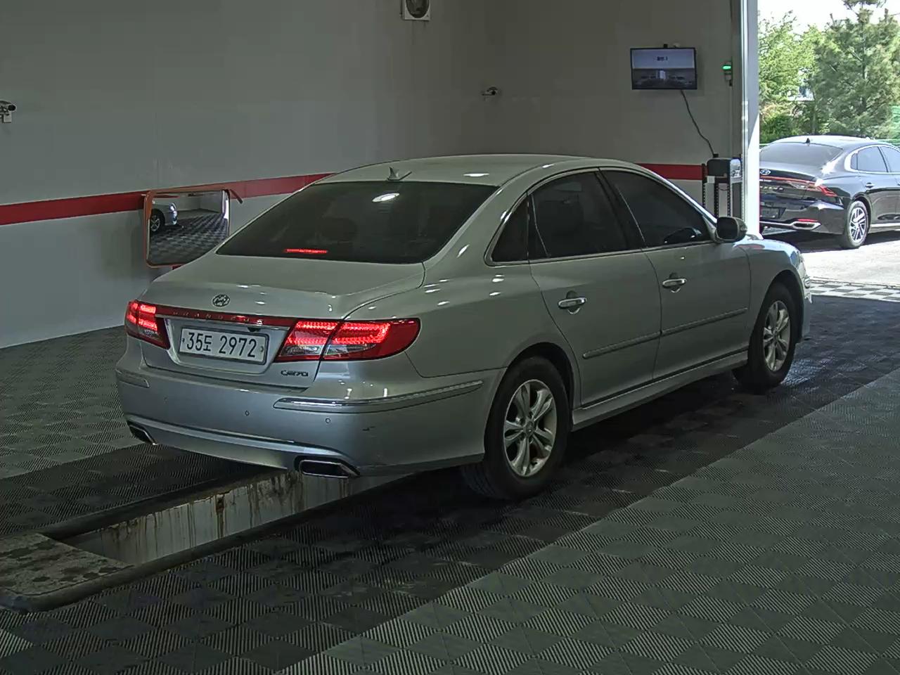 Hyundai Grandeur 2011 - Image 4