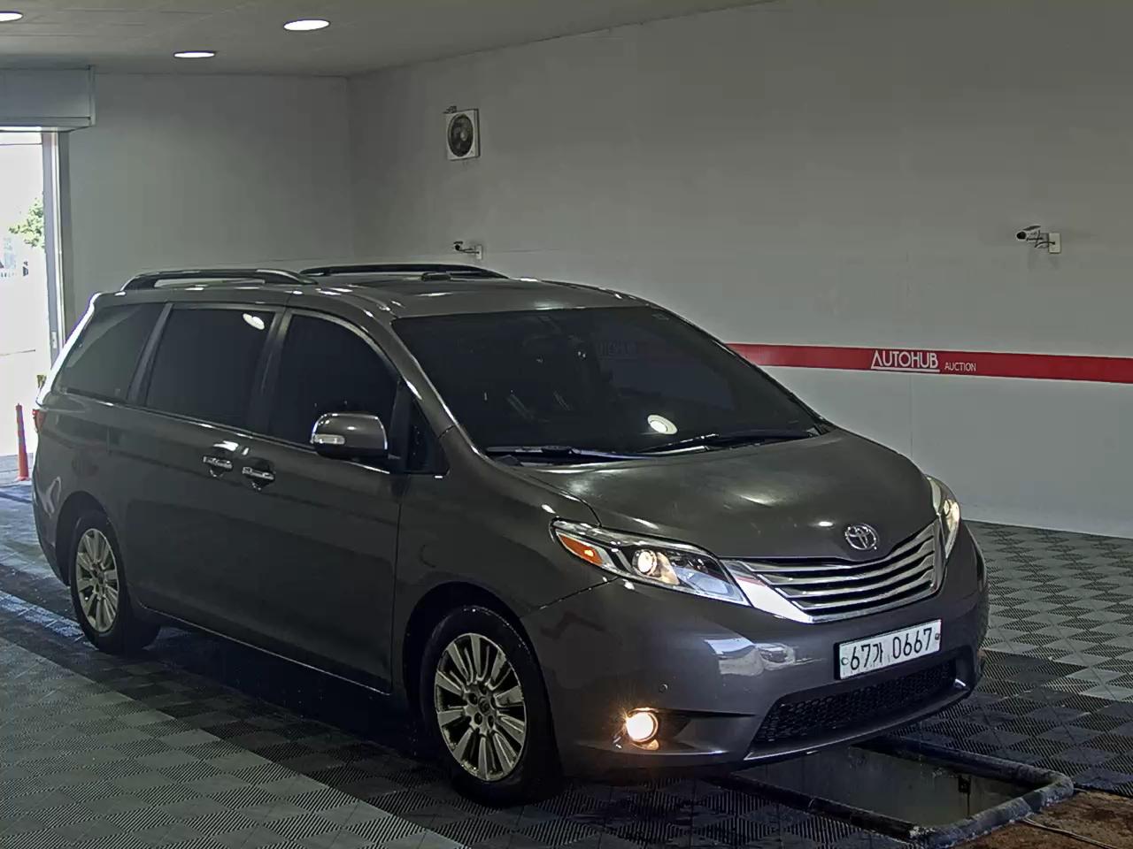 تويوتا سيينا 2016 - صورة 2