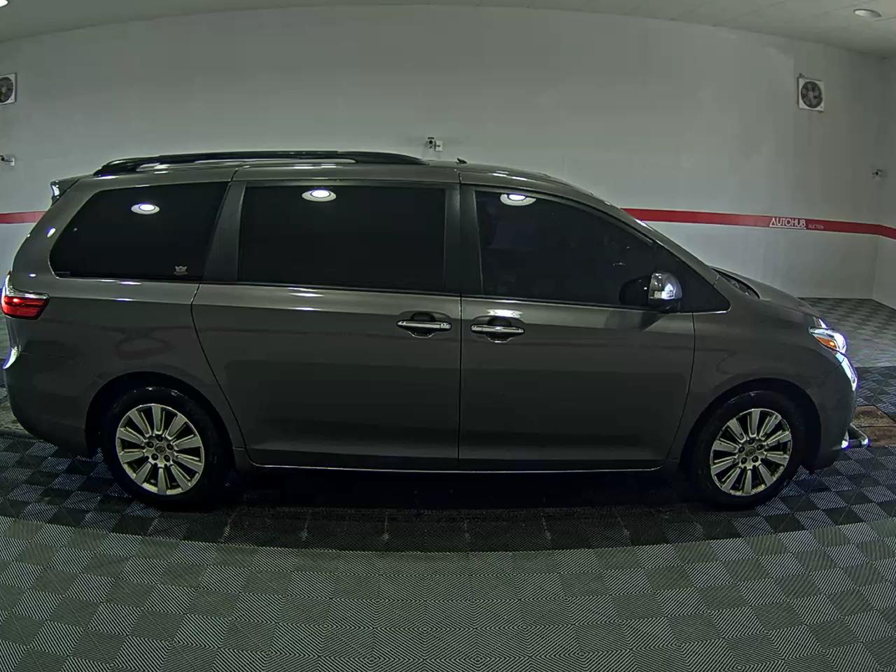 تويوتا سيينا 2016 - صورة 3