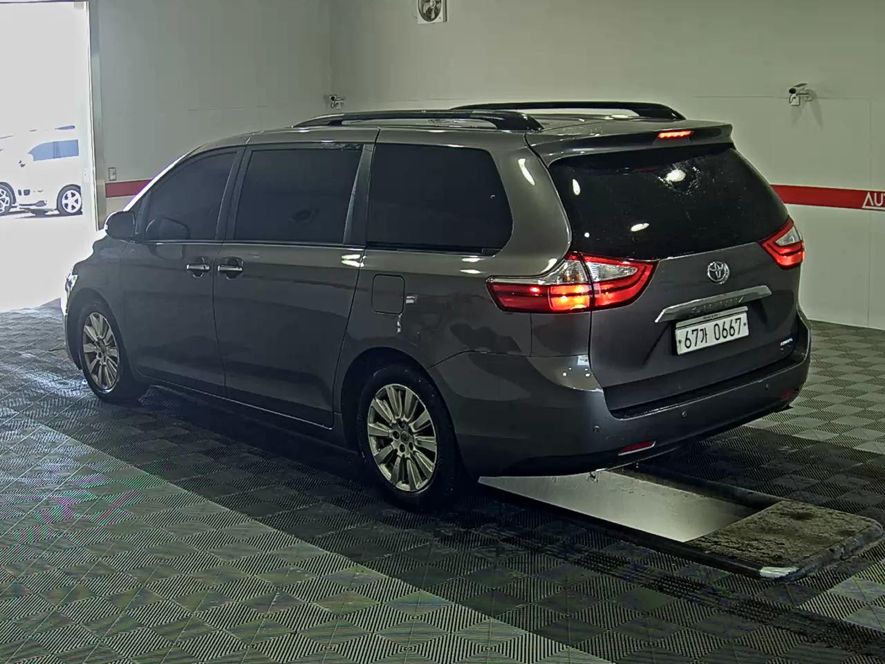 تويوتا سيينا 2016 - صورة 5