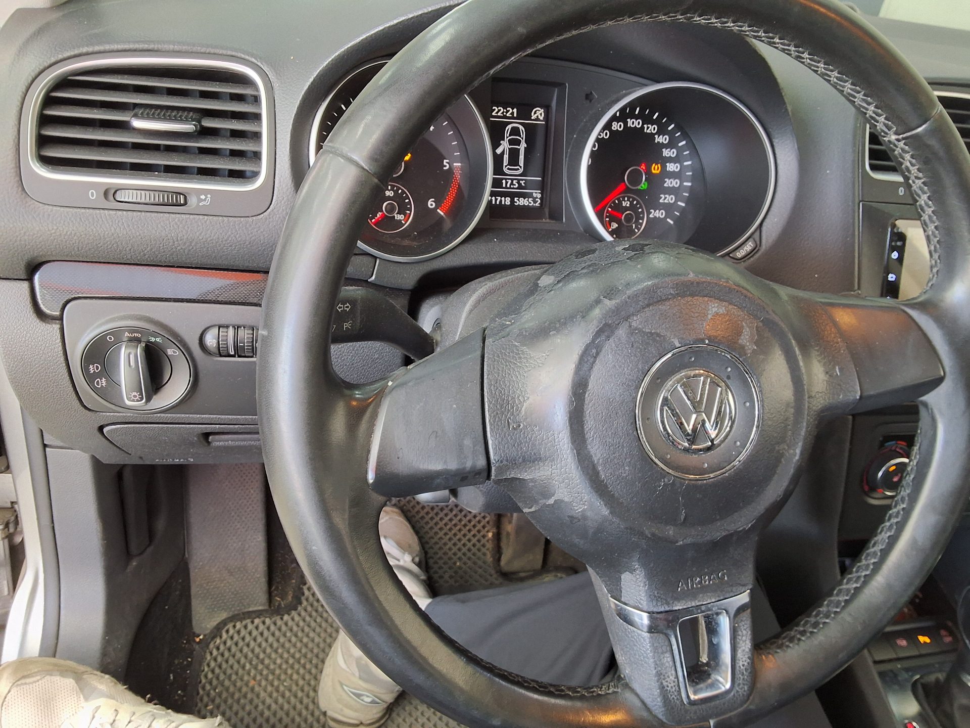 Volkswagen Golf 2011 - Image 16
