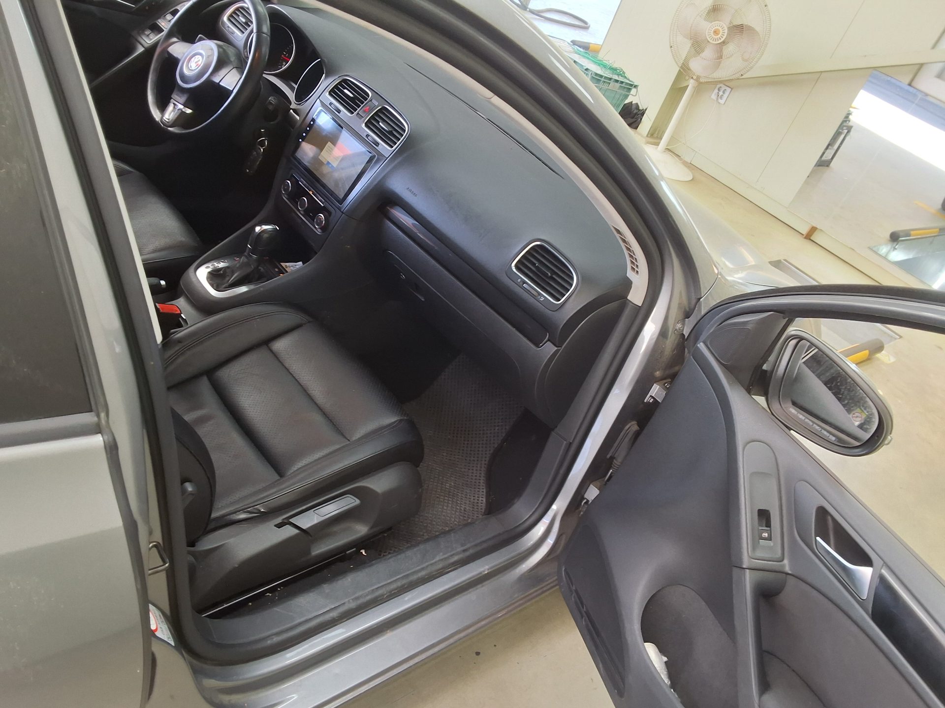 Volkswagen Golf 2011 - Image 13