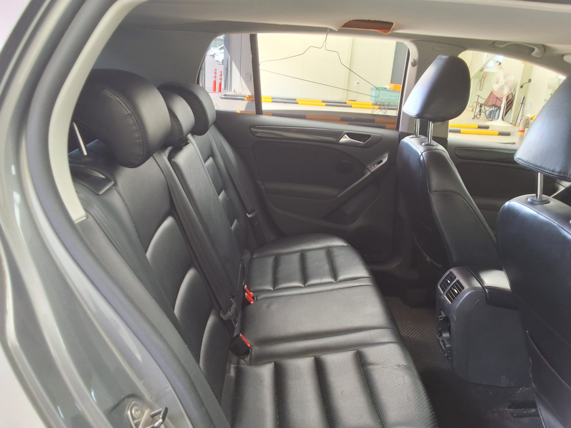 Volkswagen Golf 2011 - Image 12