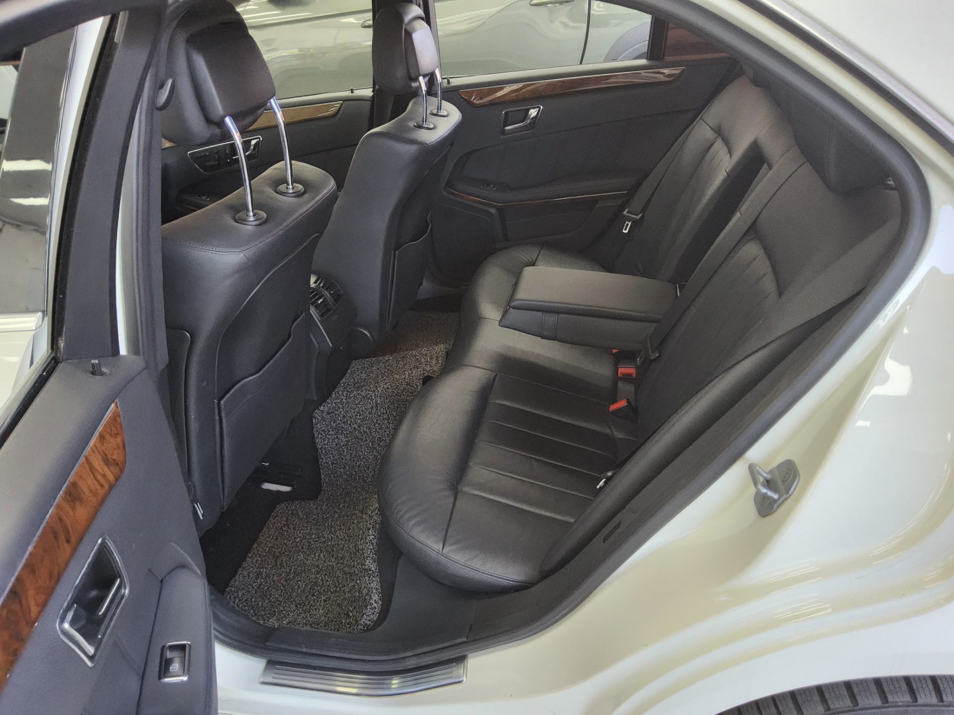 메르세데스-벤츠 E-클래스 2011 - 이미지 11