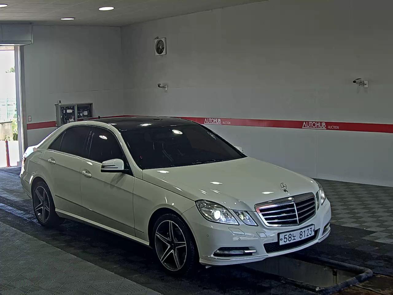 메르세데스-벤츠 E-클래스 2011 - 이미지 2