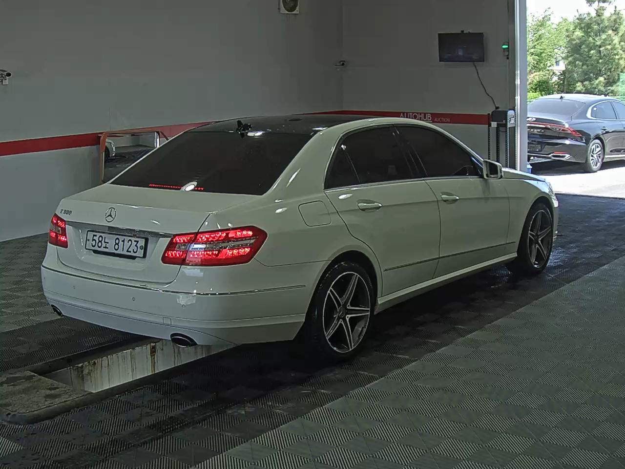 메르세데스-벤츠 E-클래스 2011 - 이미지 4