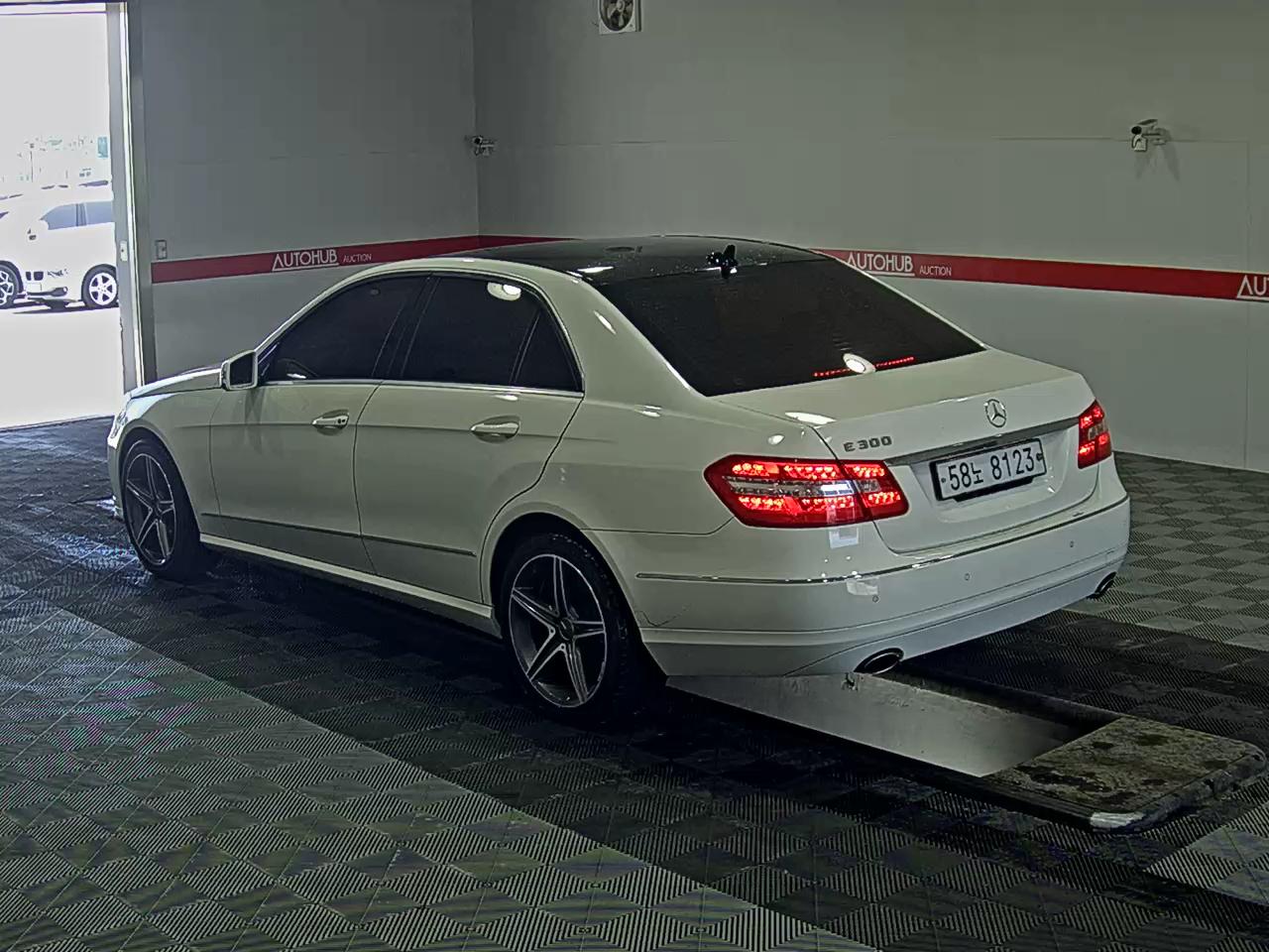 메르세데스-벤츠 E-클래스 2011 - 이미지 5