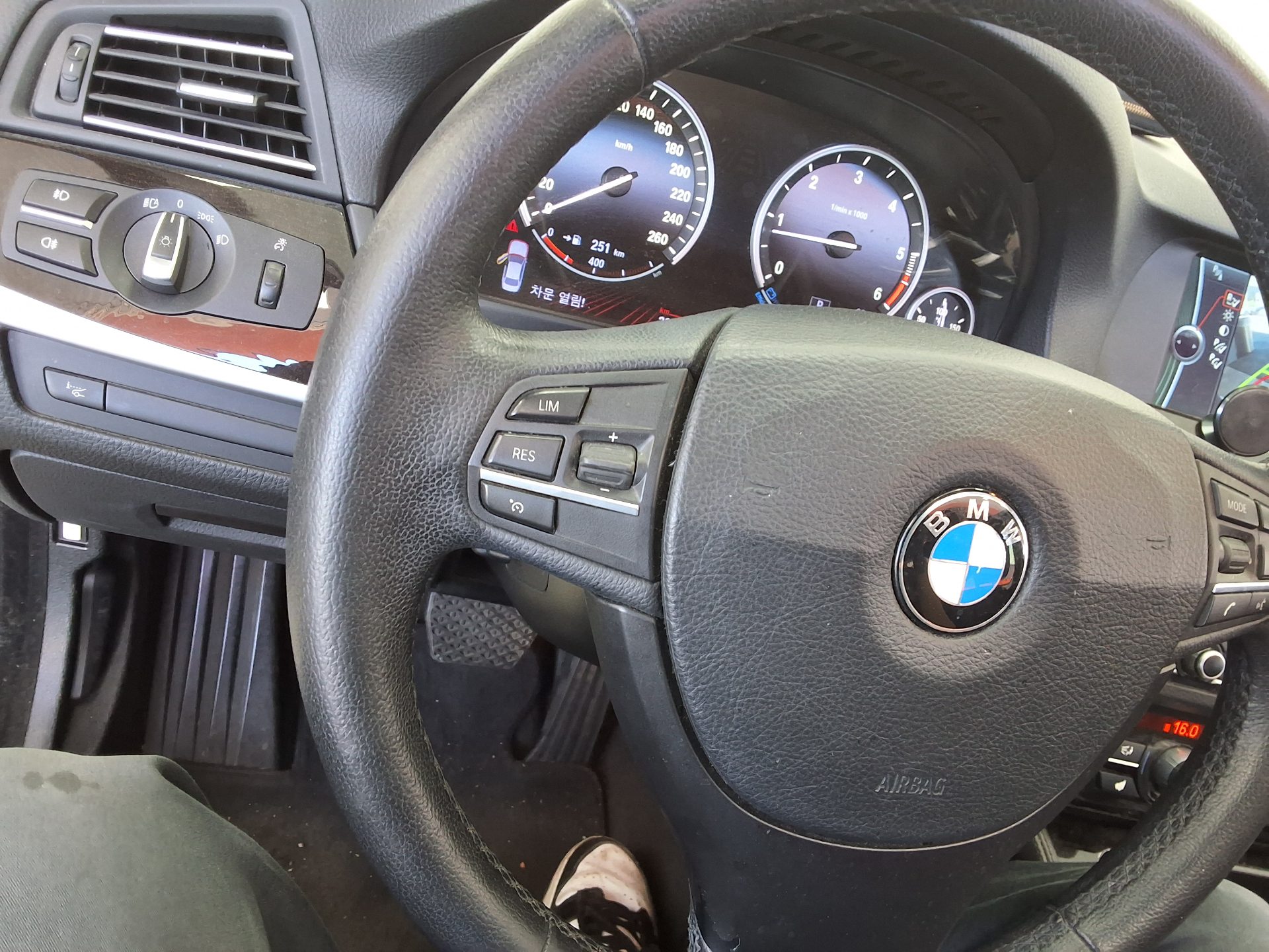 BMW 5 시리즈 2012 - 이미지 21