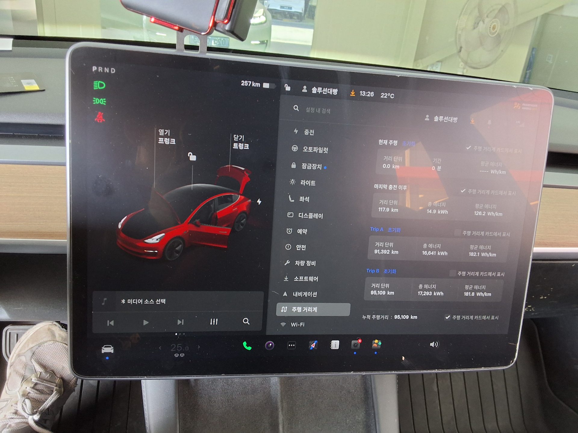 TESLA Model 3 2022 - 이미지 8