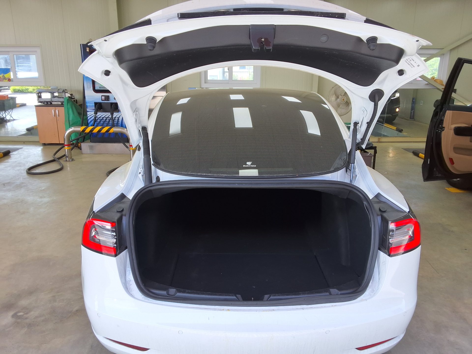 TESLA Model 3 2022 - 이미지 14