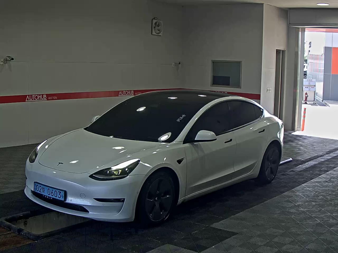 TESLA Model 3