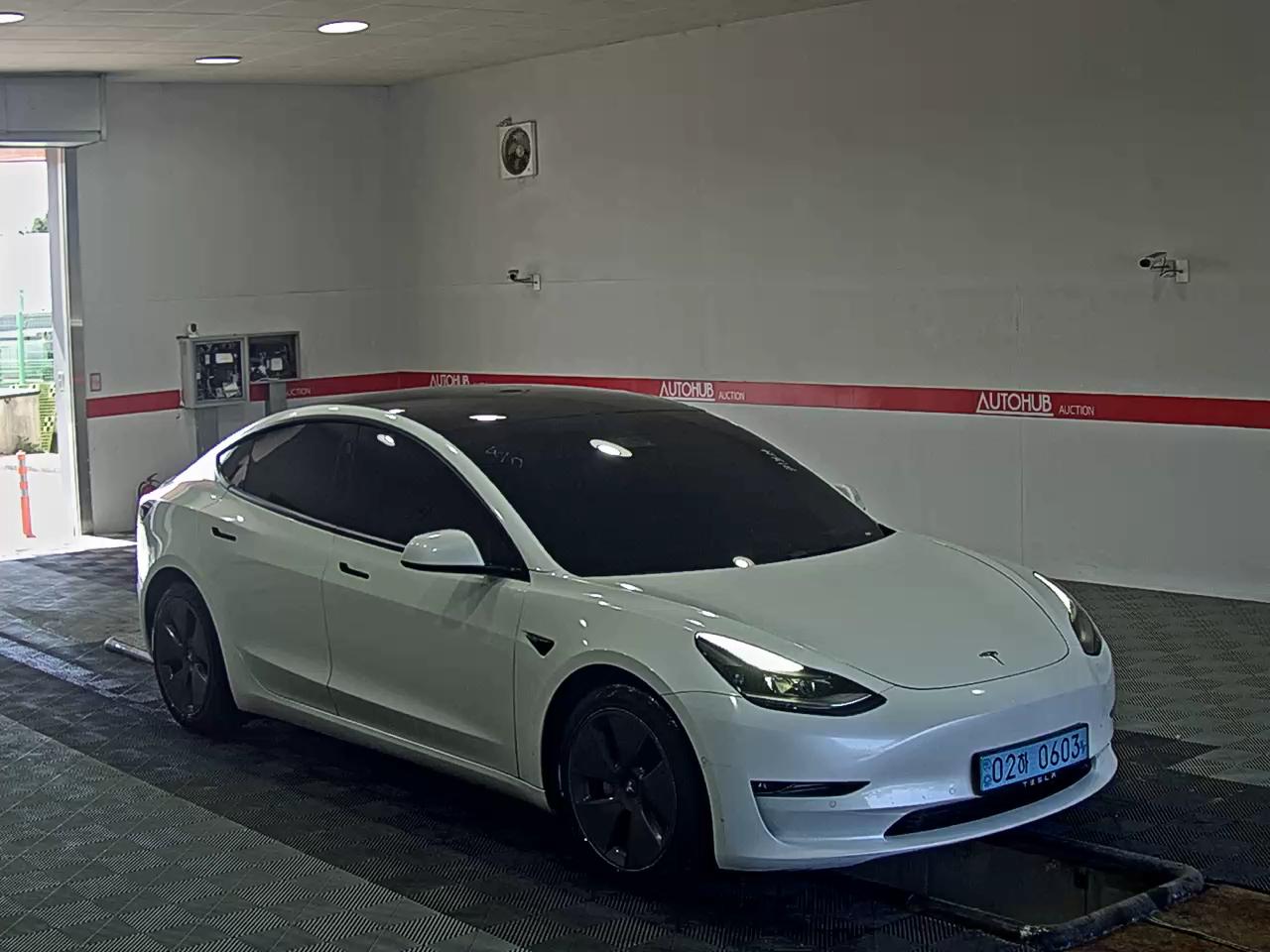 TESLA Model 3 2022 - 이미지 2