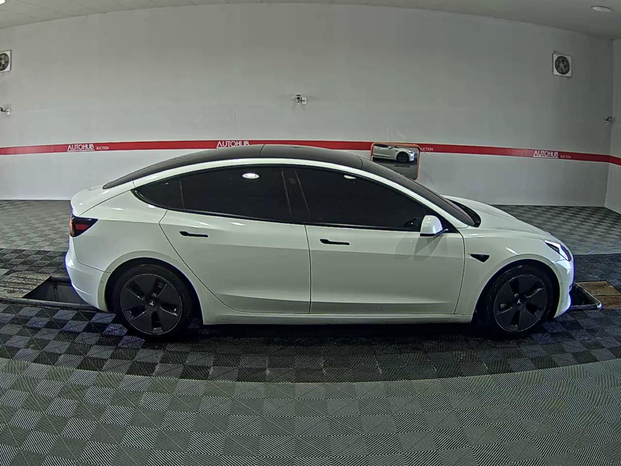 TESLA Model 3 2022 - 이미지 3