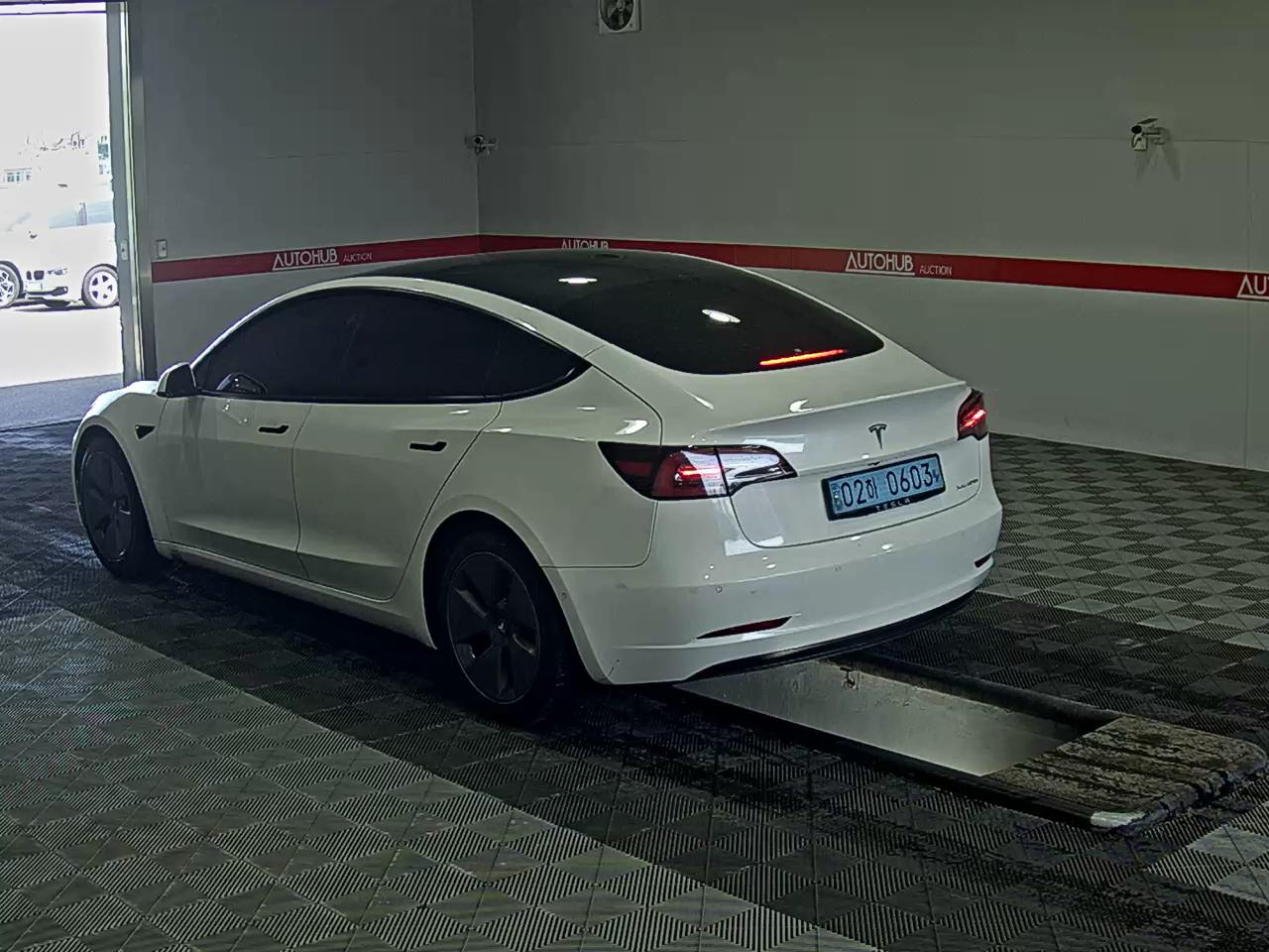 TESLA Model 3 2022 - 이미지 5