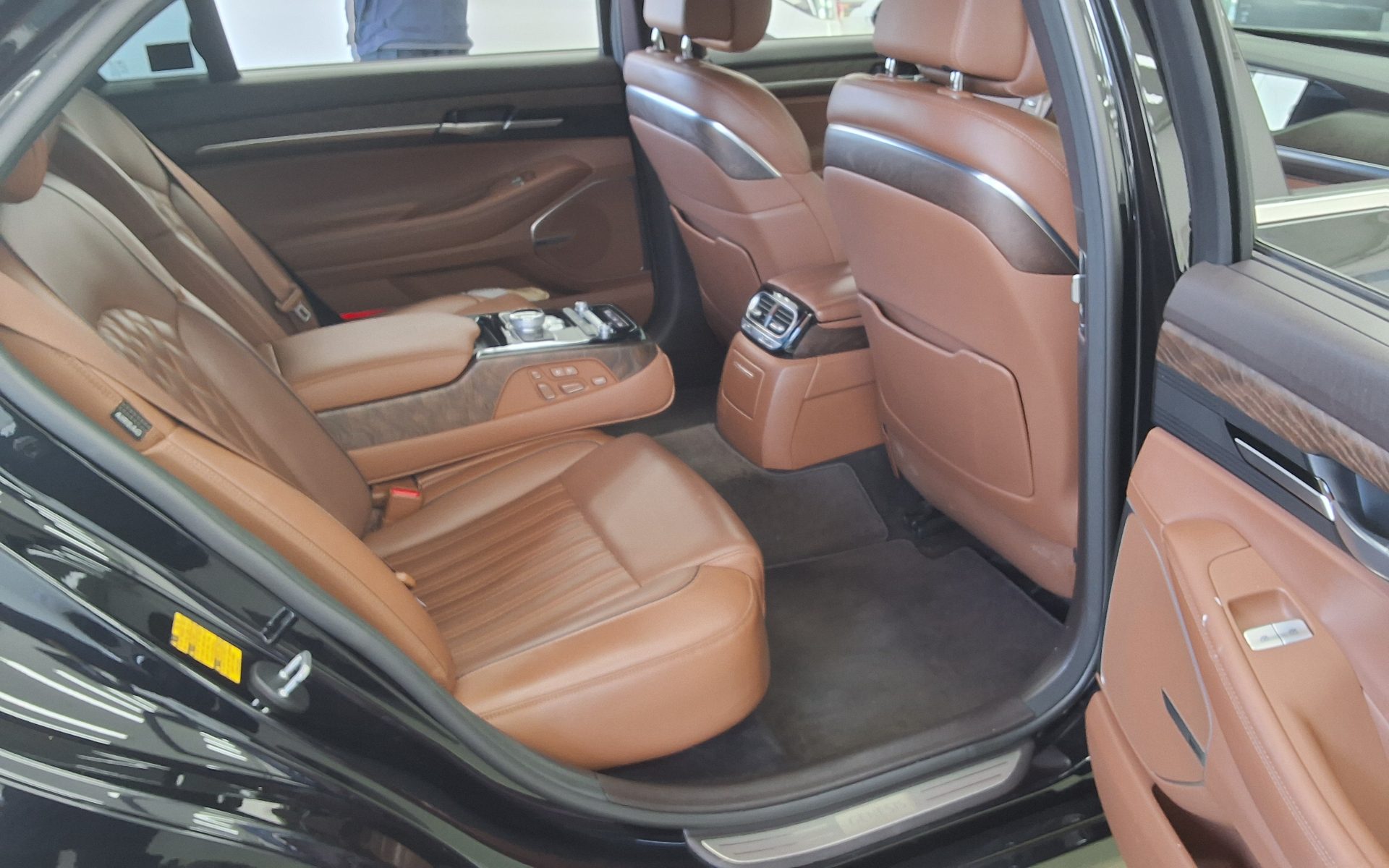 جينيسيس G90 2021 - صورة 12