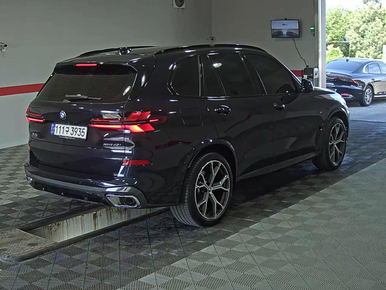 بي إم دبليو X5 2024 - صورة 4