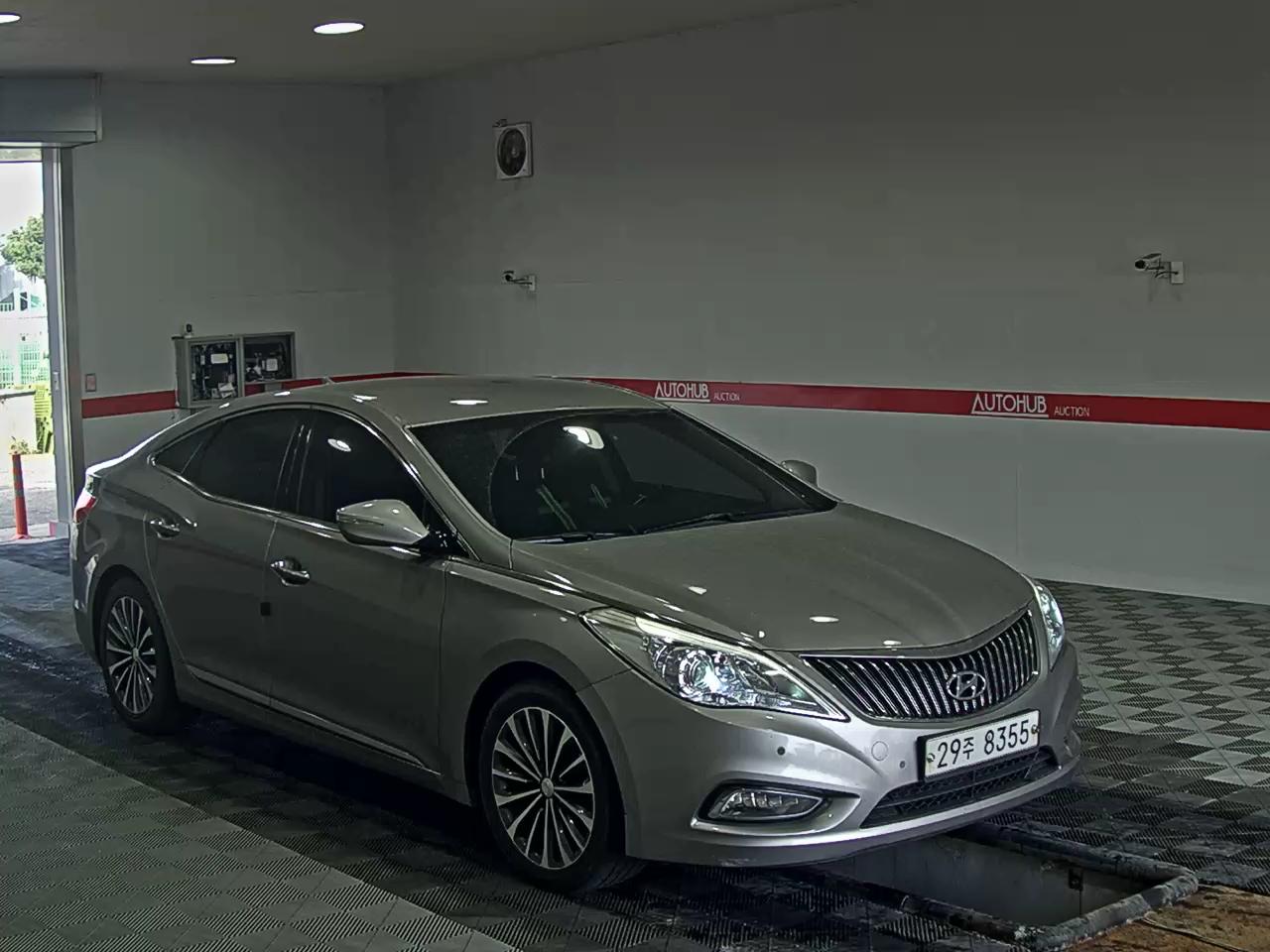 Hyundai Grandeur 2014 - Image 2