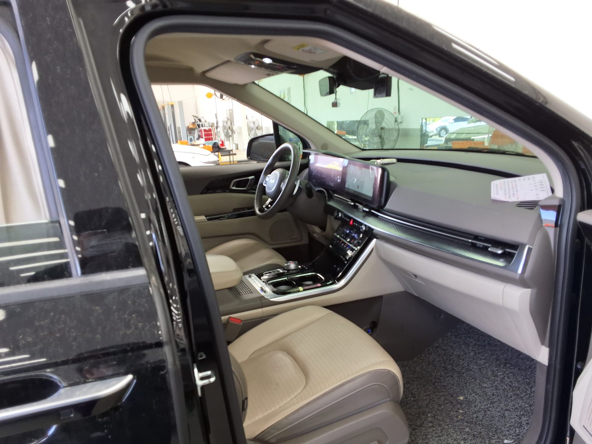 2023 - kia carnival