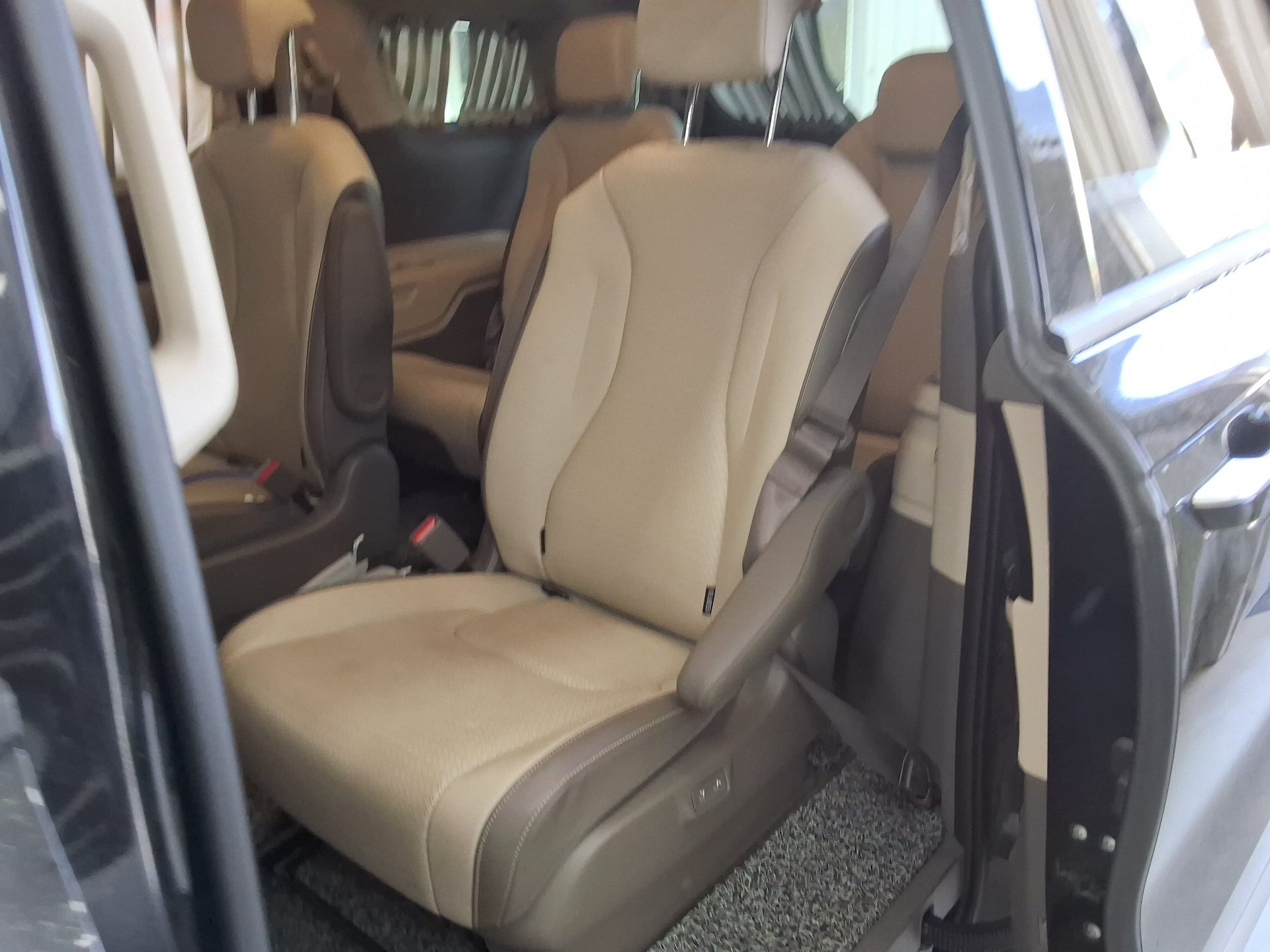2023 - kia carnival