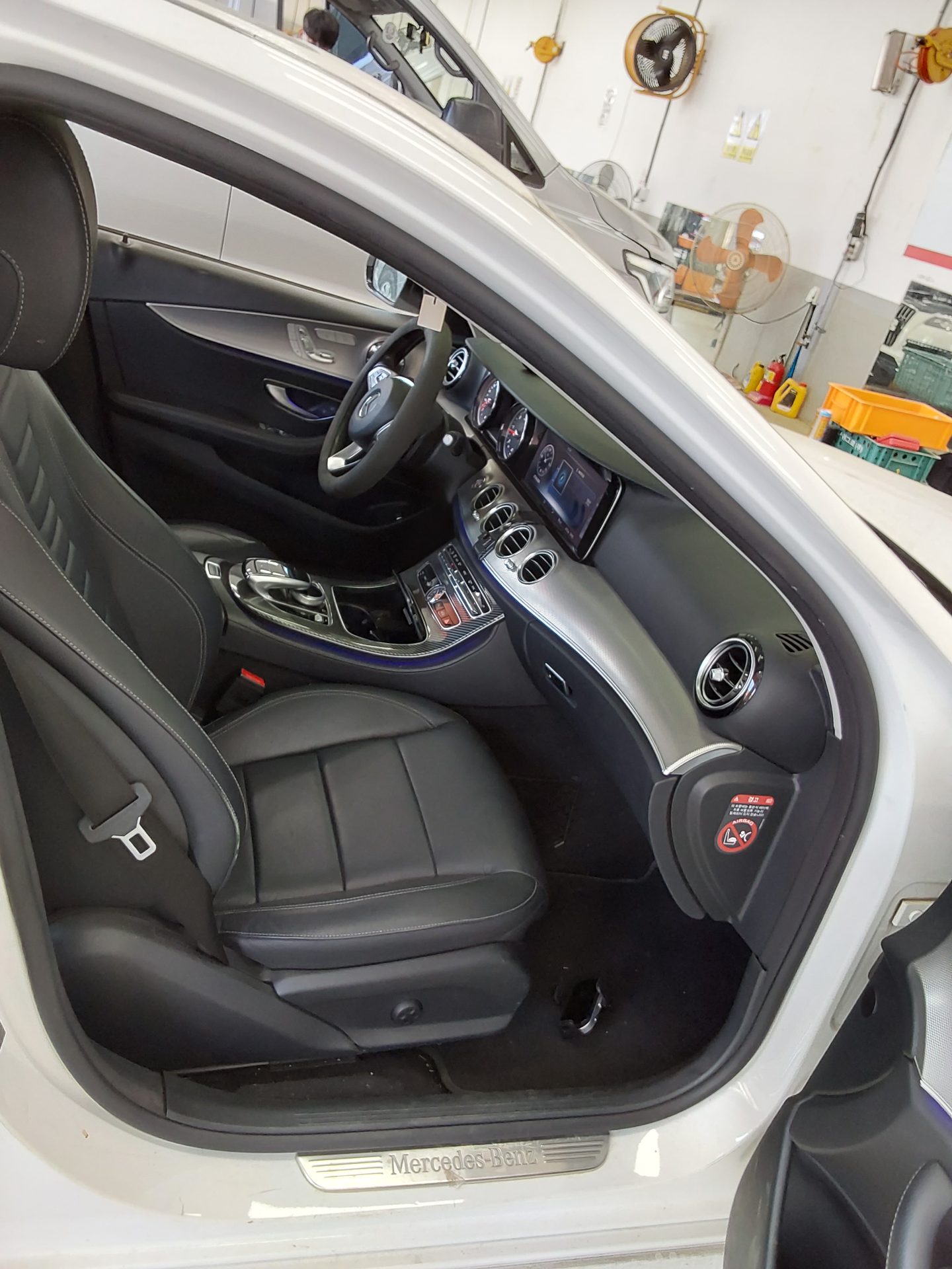 مرسيدس بنز إي كلاس 2017 - صورة 13