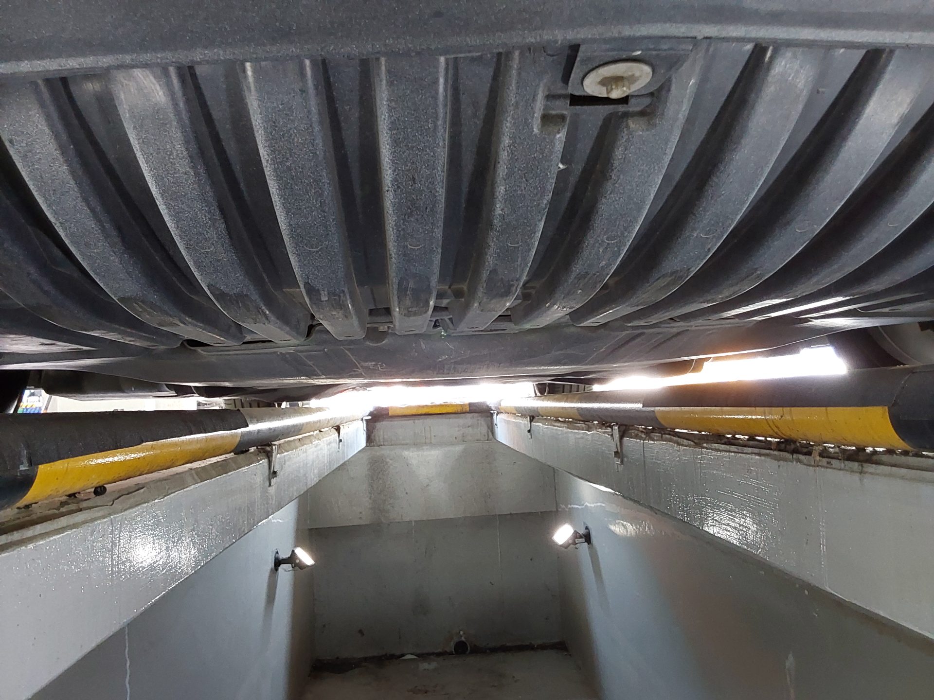 مرسيدس بنز إي كلاس 2017 - صورة 20