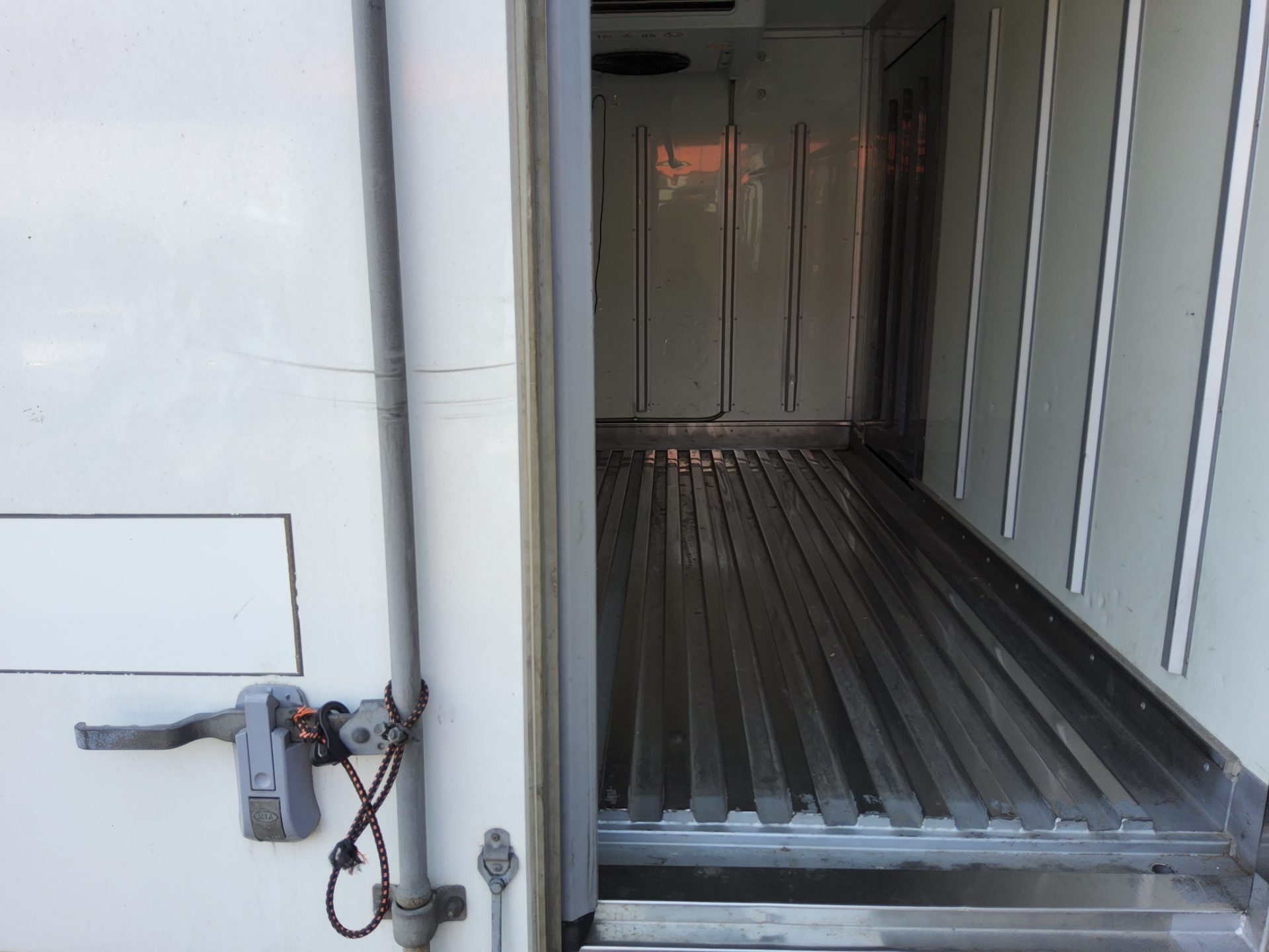 Chrysler Cargo - 11