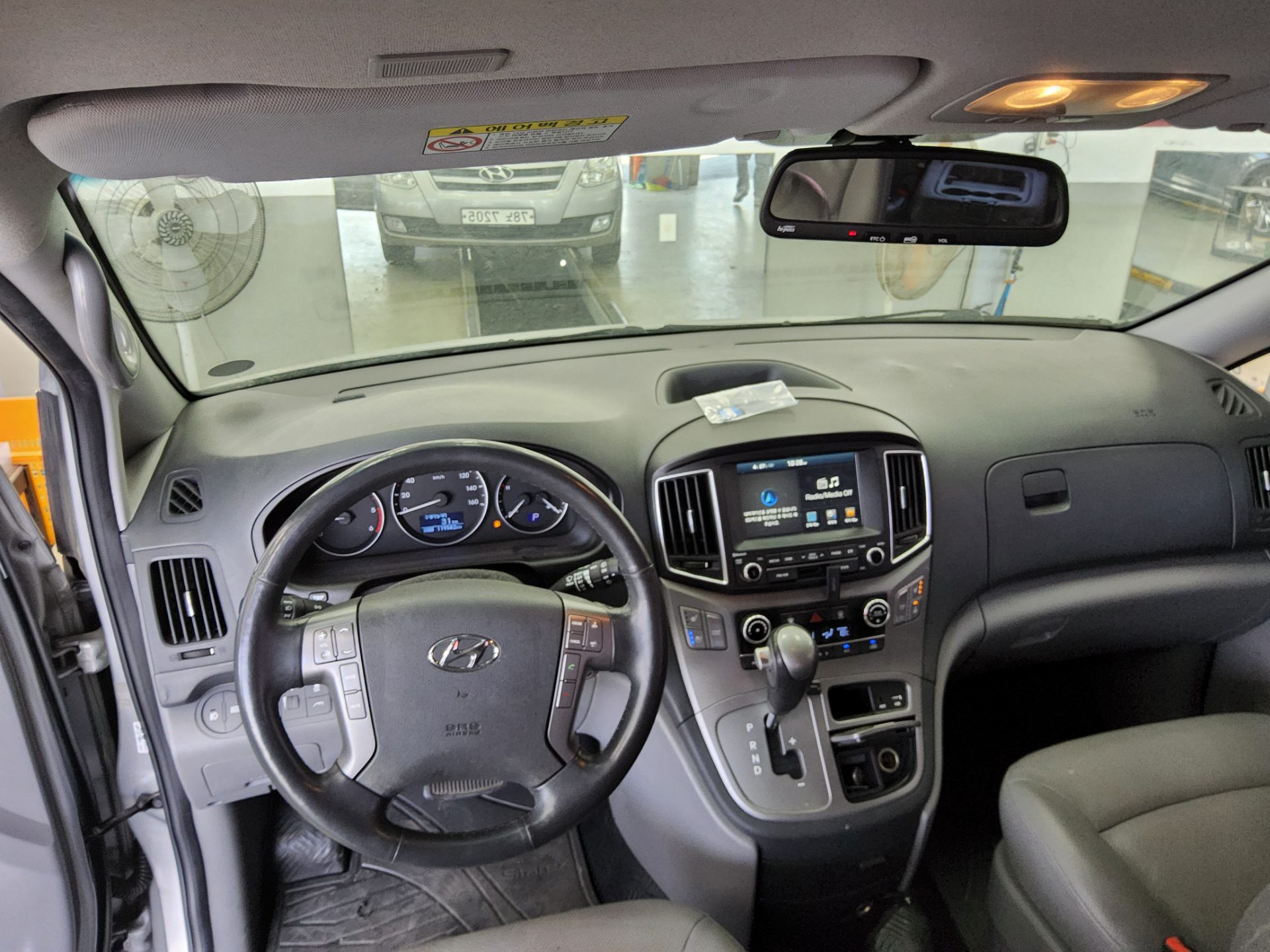 Hyundai Grand Starex 2018 - Image 10