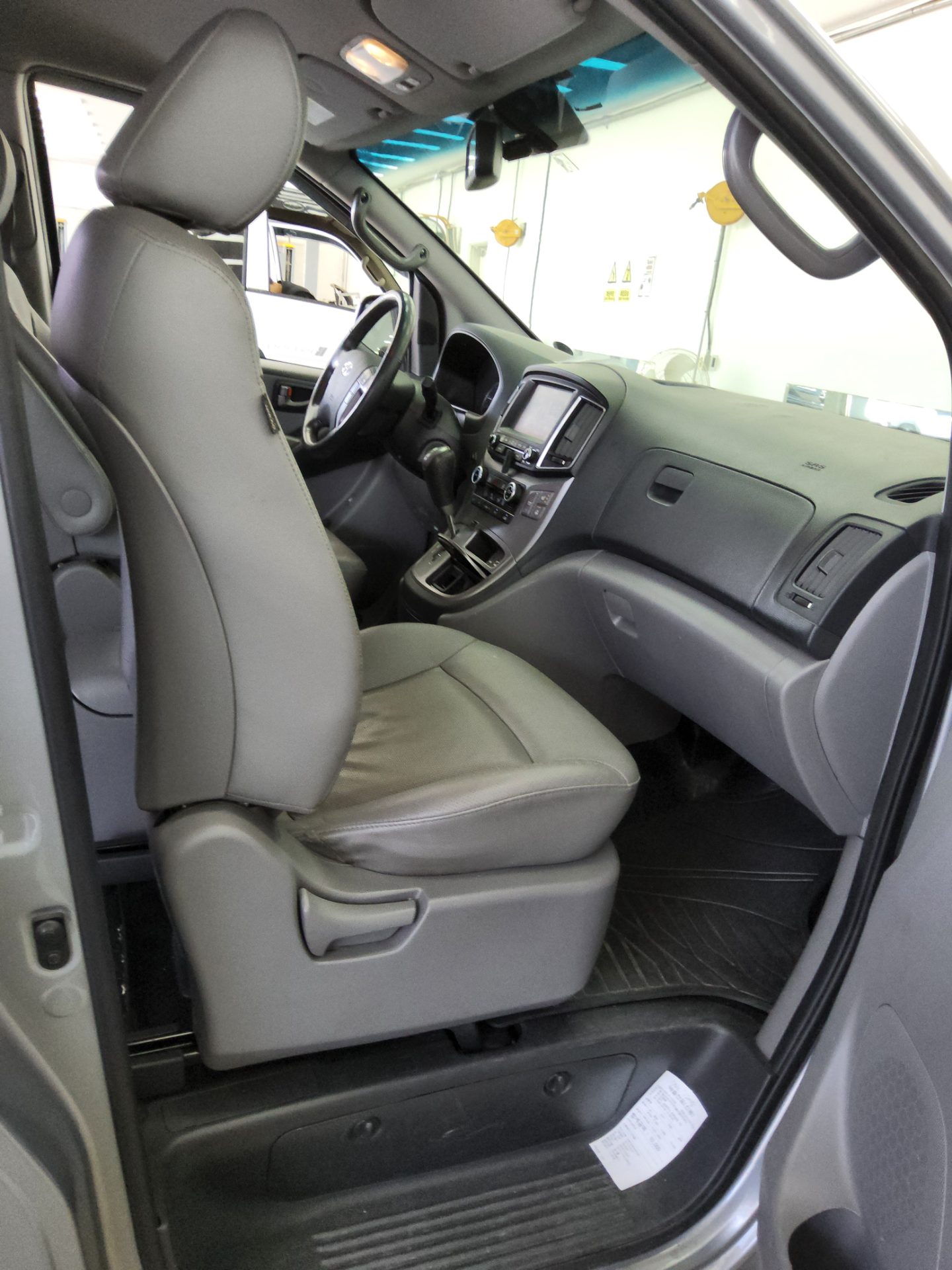 Hyundai Grand Starex 2018 - Image 13