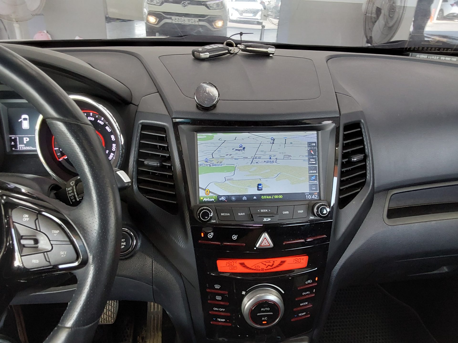 KG Mobility Tivoli 2018 - Image 16