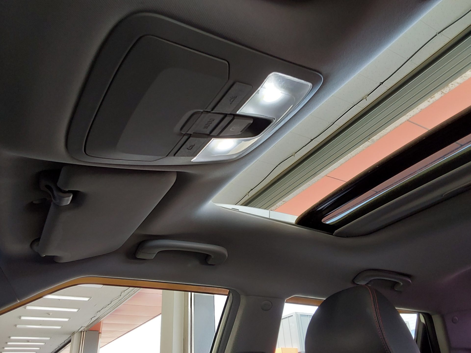 KG Mobility Tivoli 2018 - Image 17