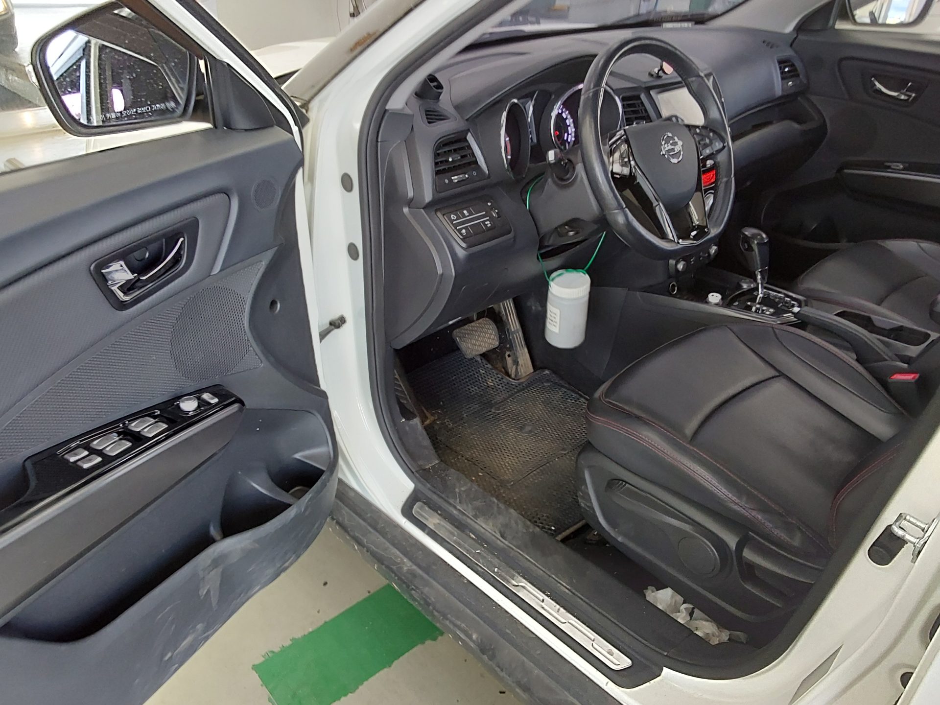 KG Mobility Tivoli 2018 - Image 9