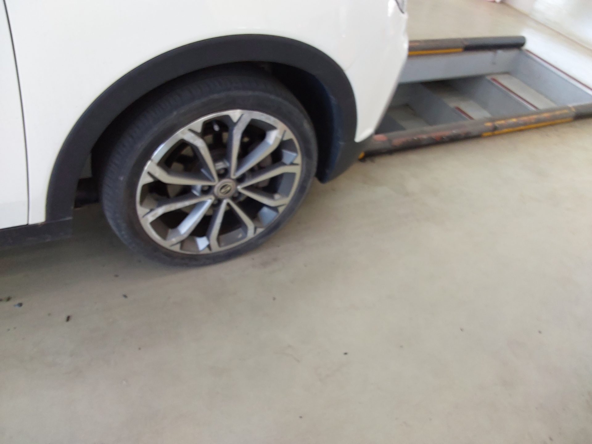 KG Mobility Tivoli 2018 - Image 21
