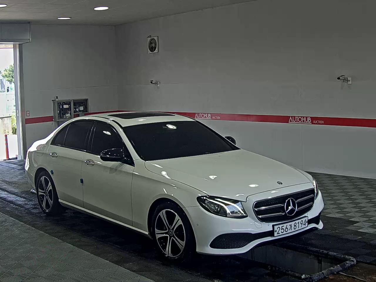 مرسيدس بنز إي كلاس 2017 - صورة 2