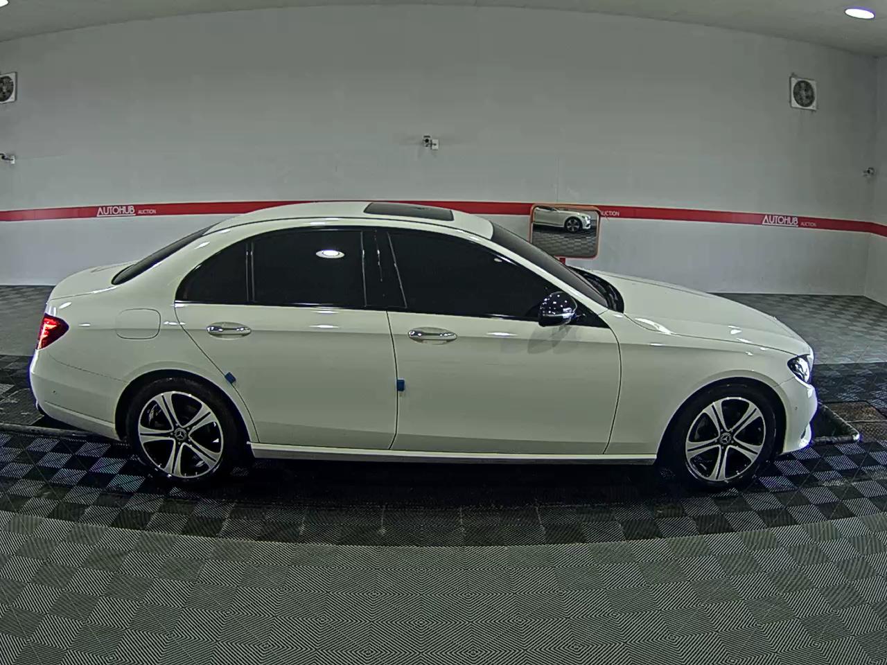 مرسيدس بنز إي كلاس 2017 - صورة 3