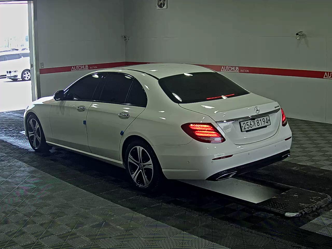 مرسيدس بنز إي كلاس 2017 - صورة 5