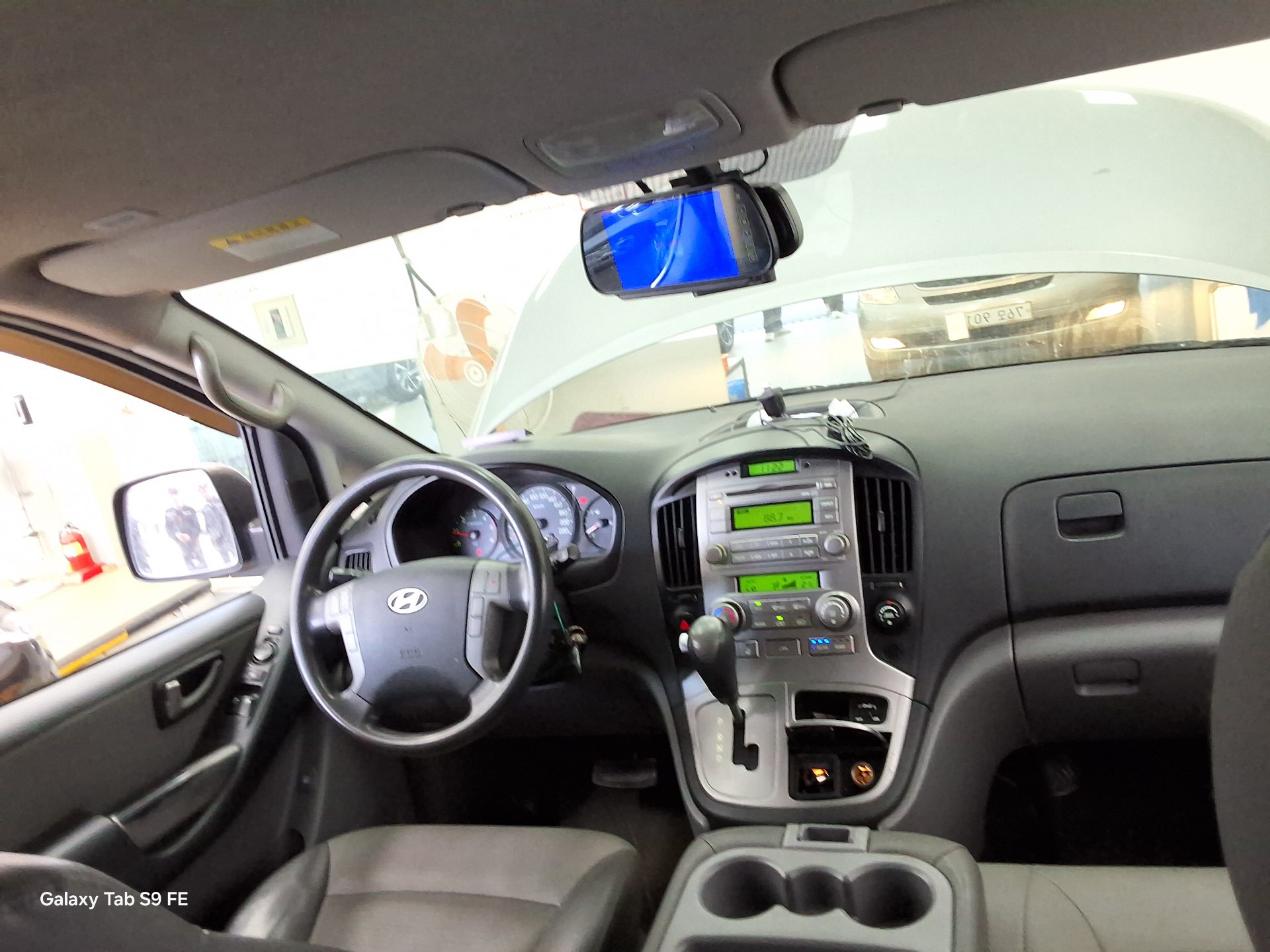 Hyundai Grand Starex 2011 - Image 10