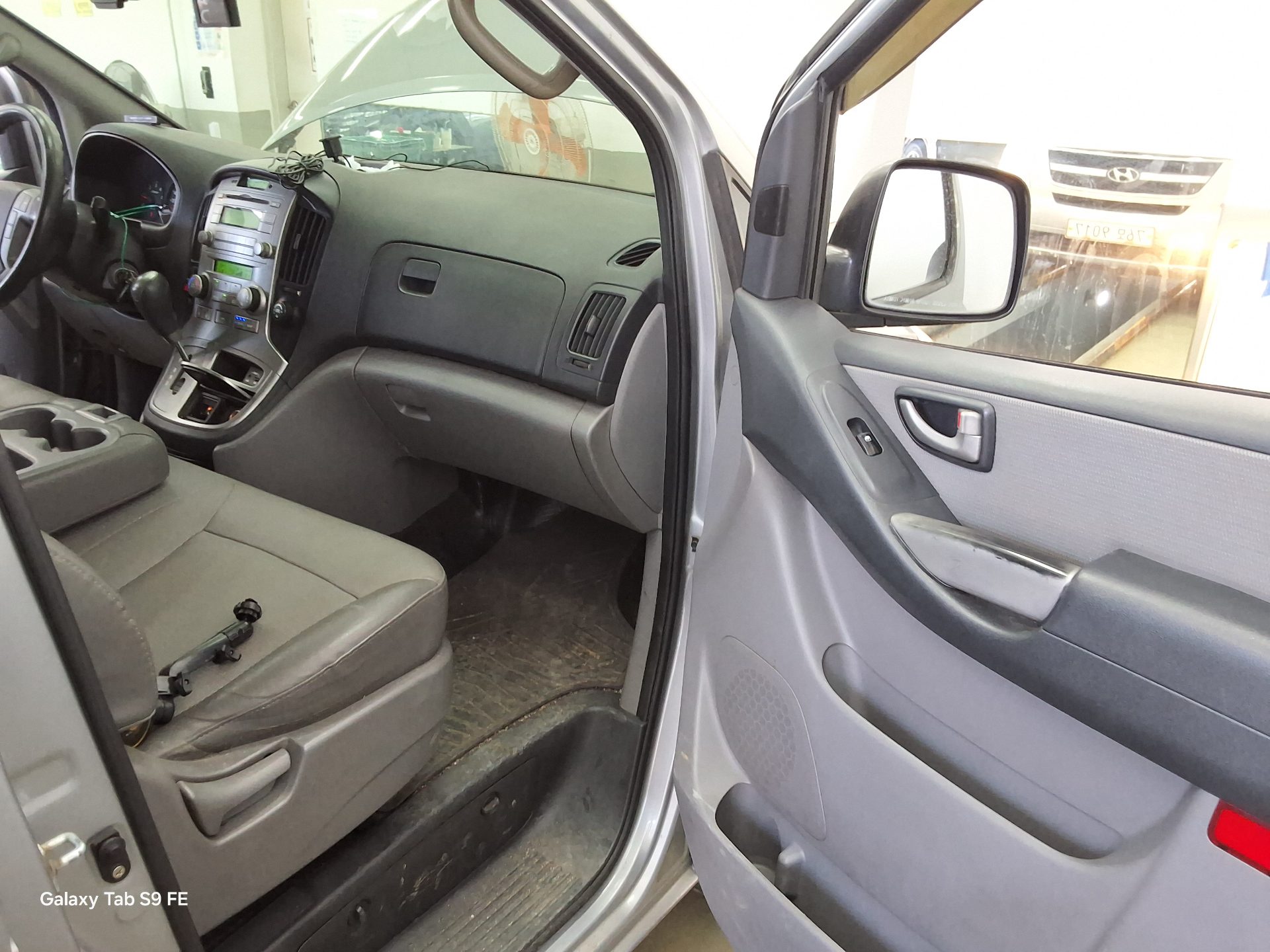 Hyundai Grand Starex 2011 - Image 13