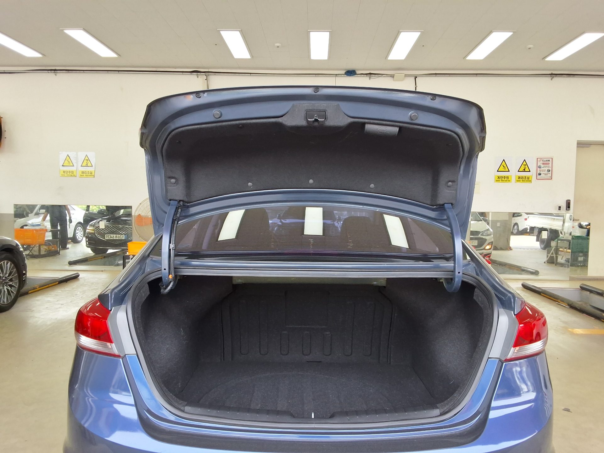 Hyundai Elantra 2018 - Image 15