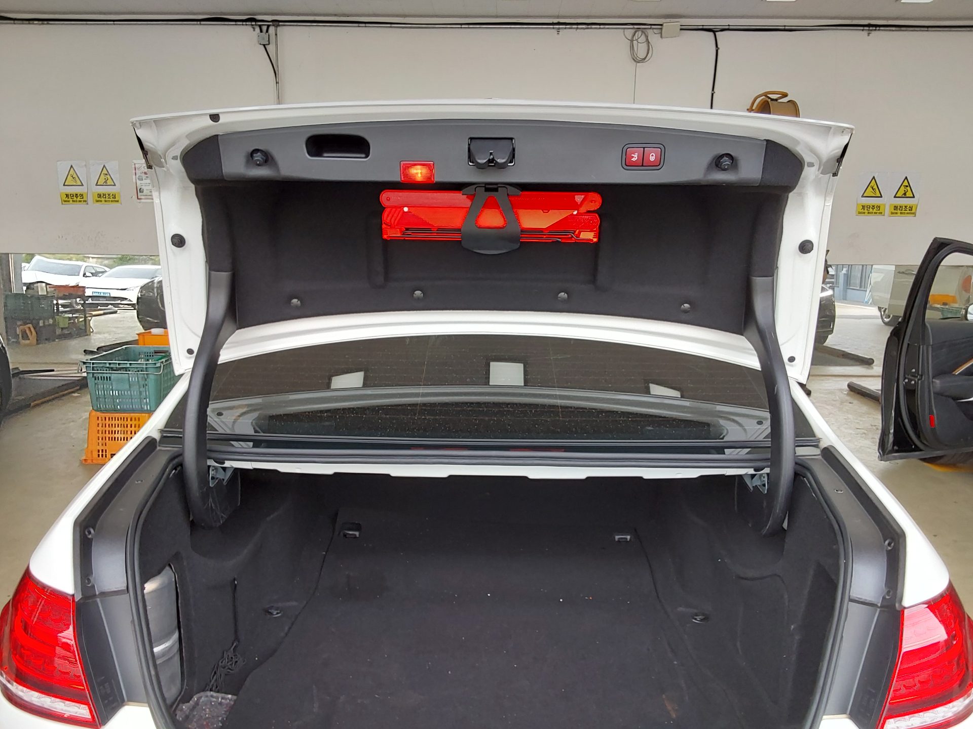 Mercedes-Benz E-Class 2015 - Image 15