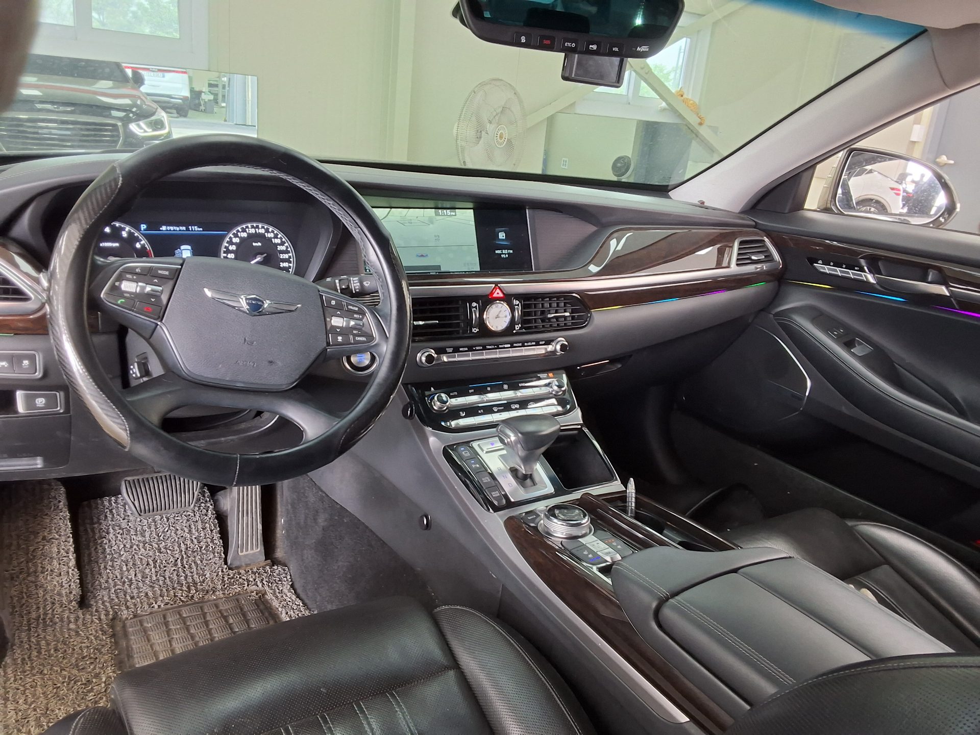 Hyundai Genesis EQ900 2017 - Image 18