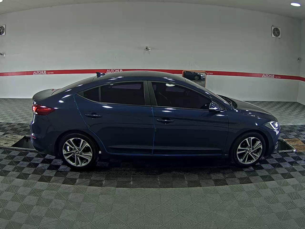 Hyundai Elantra 2018 - Image 3