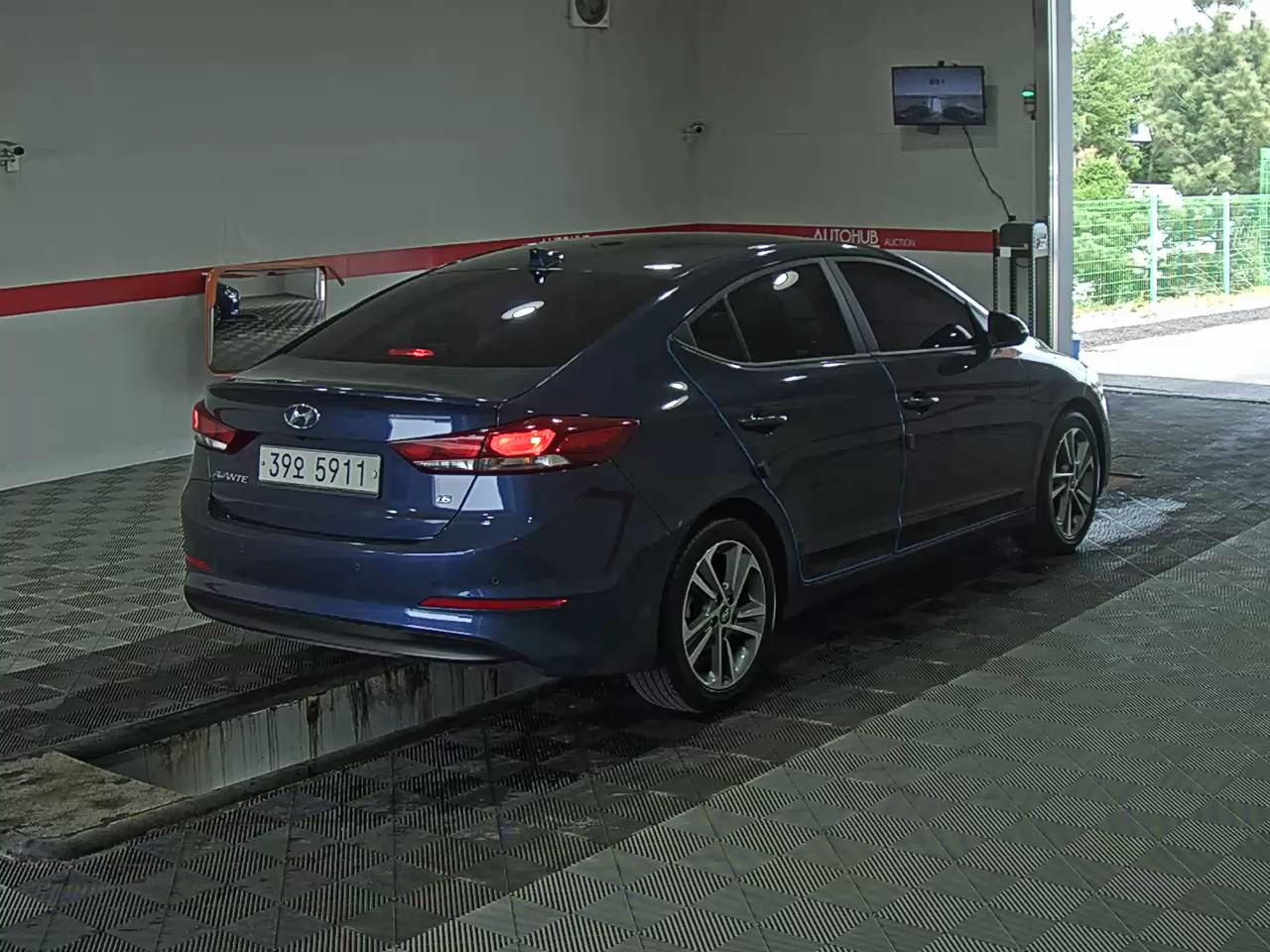 Hyundai Elantra 2018 - Image 4