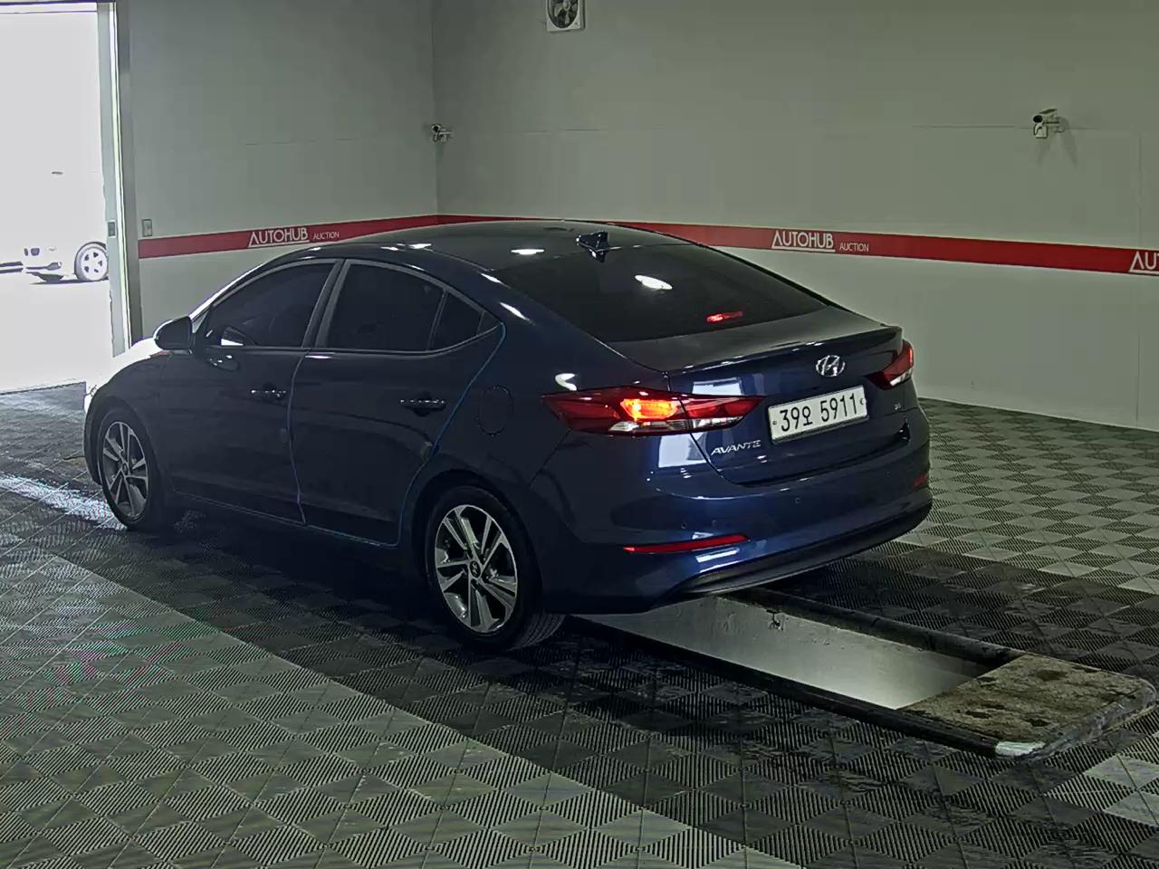 Hyundai Elantra 2018 - Image 5