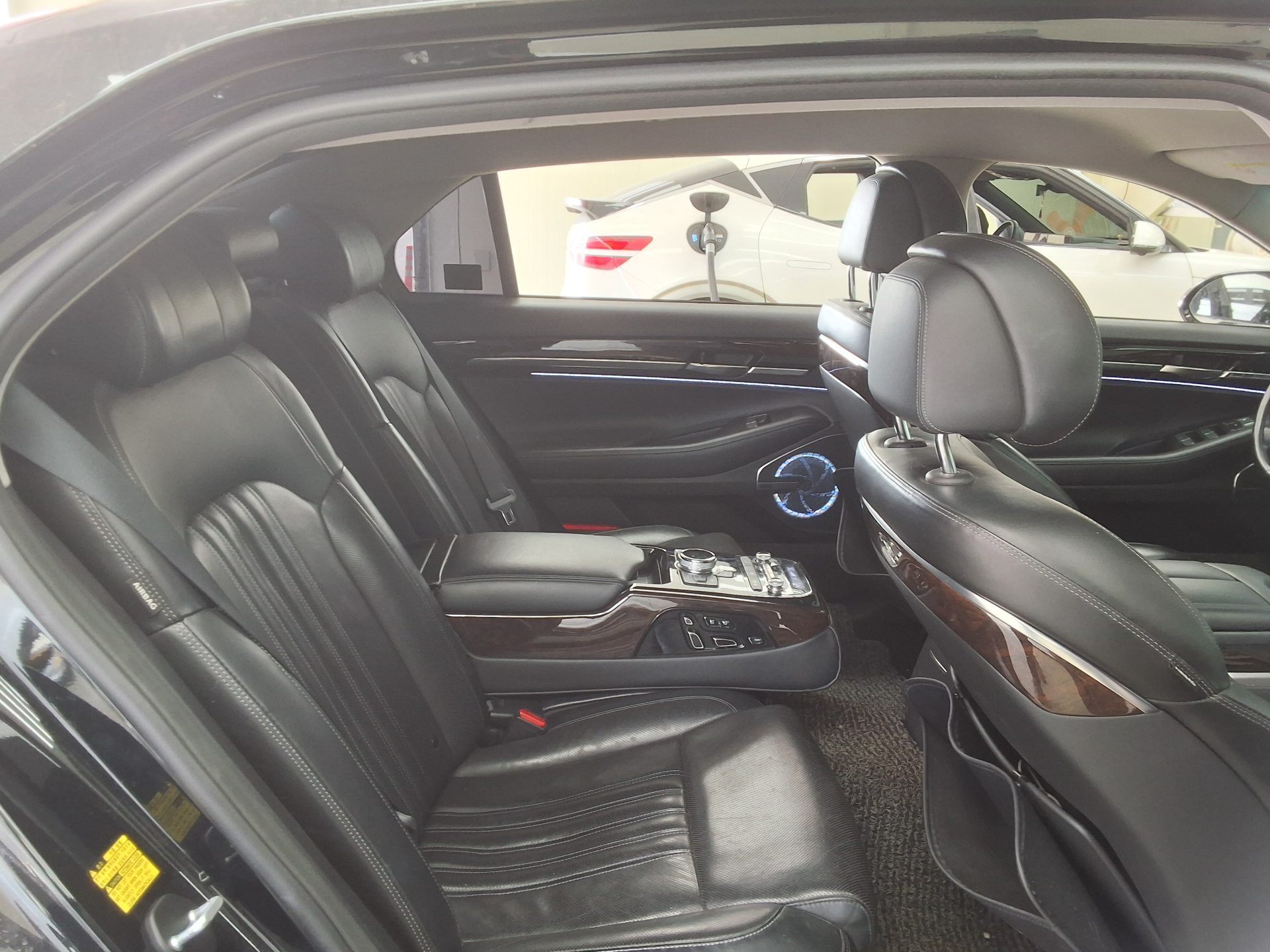 Hyundai Genesis EQ900 2017 - Image 12