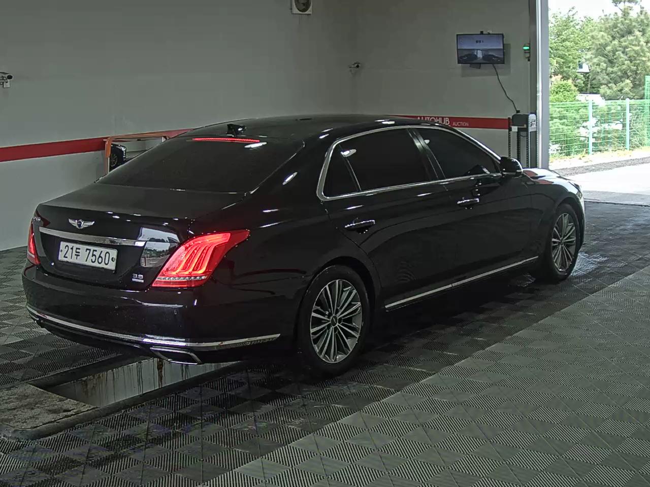 Hyundai Genesis EQ900 2017 - Image 4