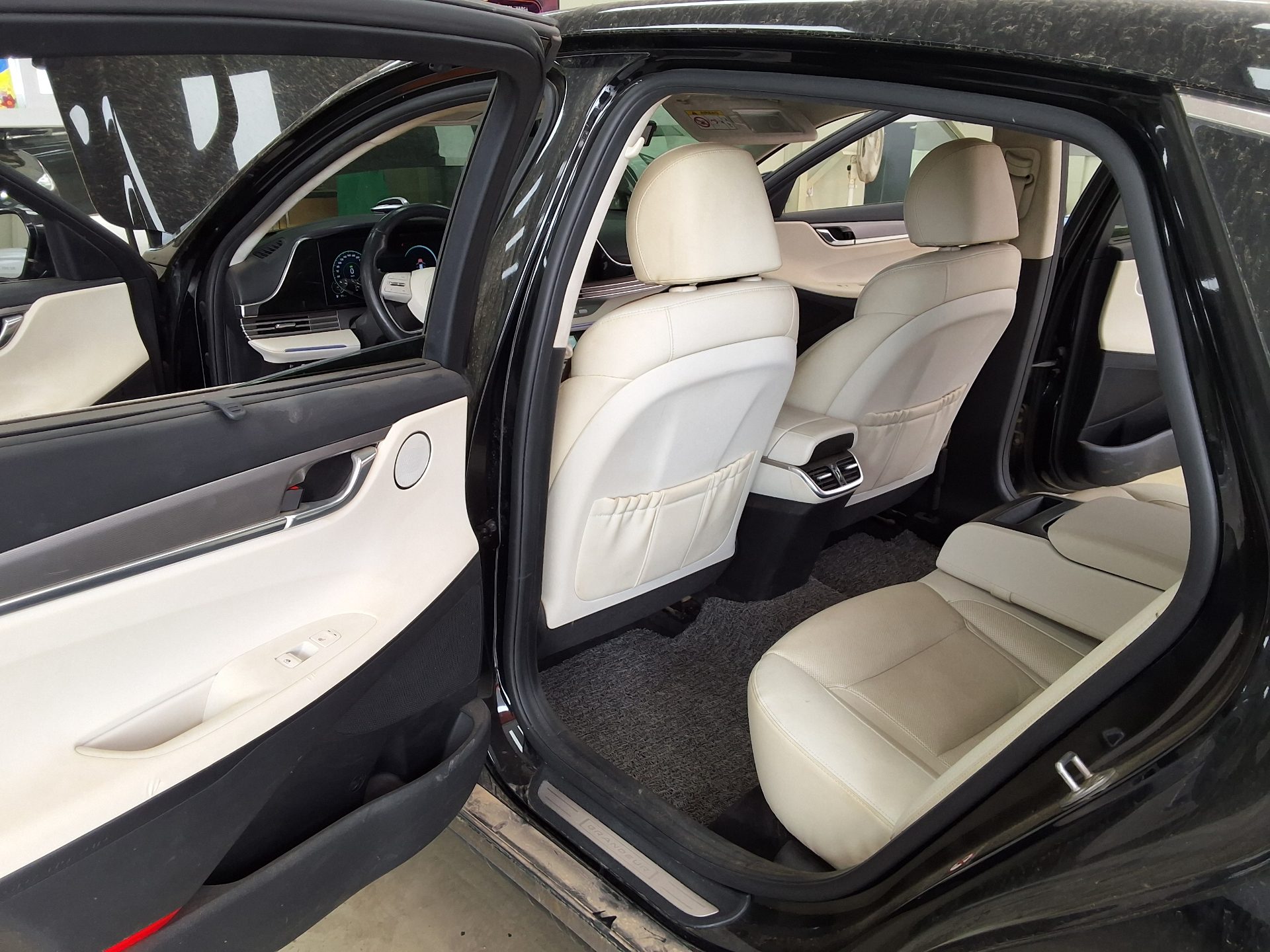 Hyundai Grandeur 2023 - Image 11
