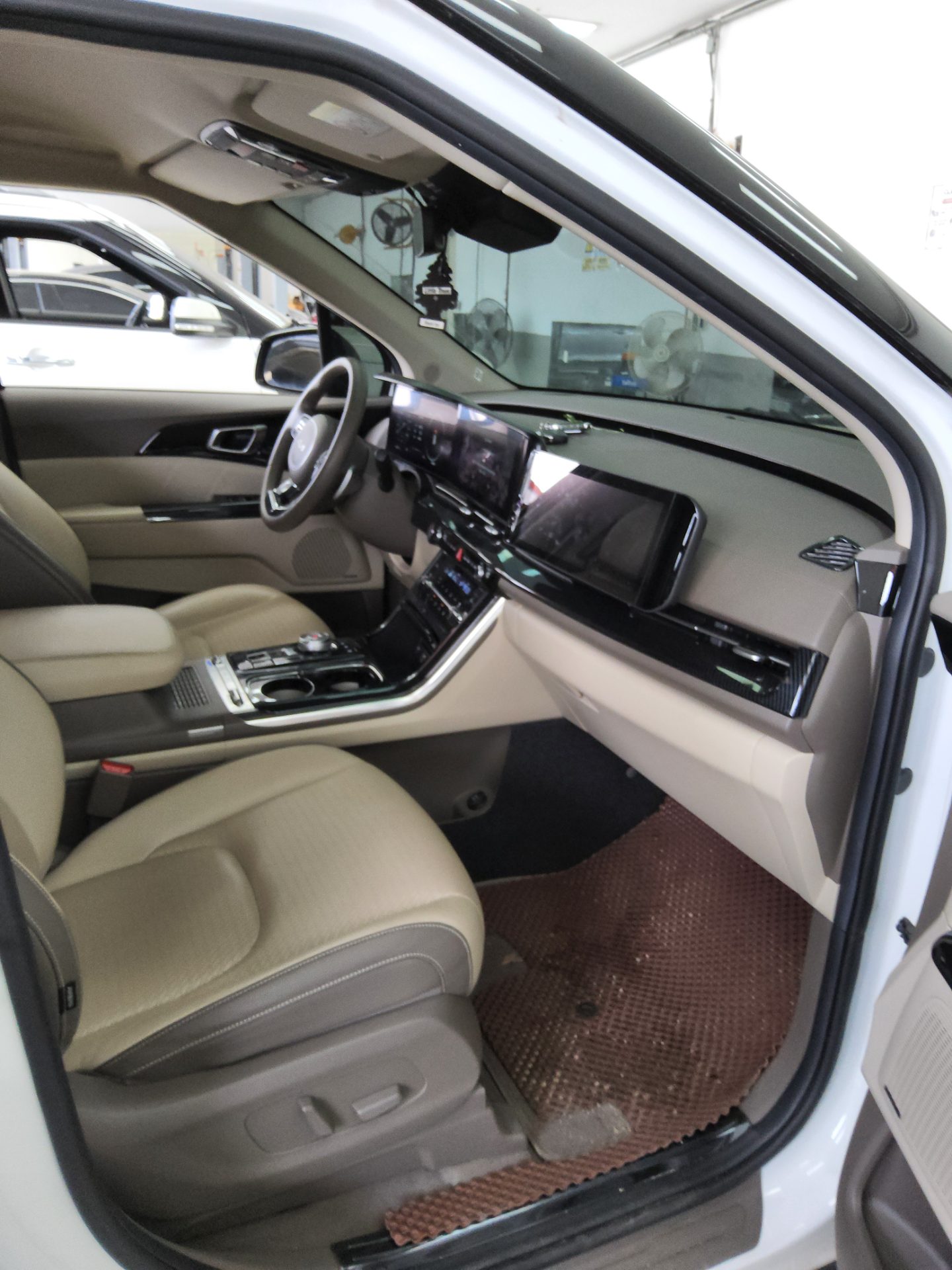 Kia Carnival 2022 - Image 14