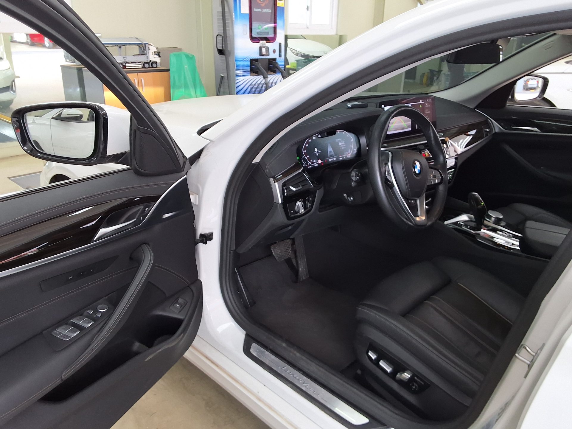 BMW 5 Series 2022 - Image 9